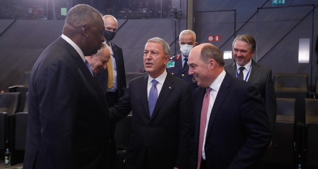 وزير الدفاع التركي يلتقي نظيره الأمريكي والبريطاني في بروكسل