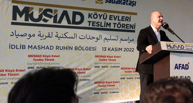 وزير الداخلية التركي مشاركا في افتتاح قرية موصياد في الشمال السوري الأناضول
