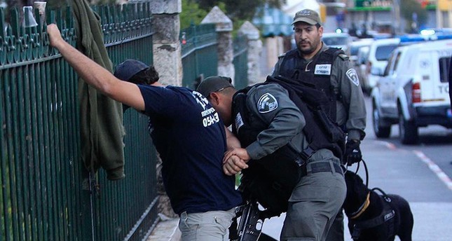 الجيش الإسرائيلي يعتقل الصحفي محمد القيق للمرة الثانية على حاجز قرب رام الله