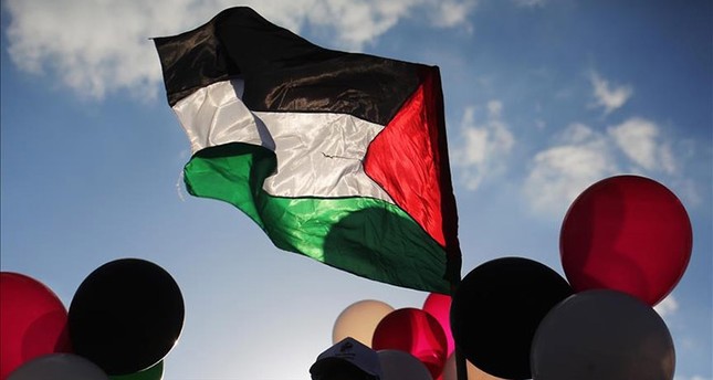 للمشاركة في جمعة رفع العلم.. آلاف الفلسطينيين يتوافدون نحو حدود غزة