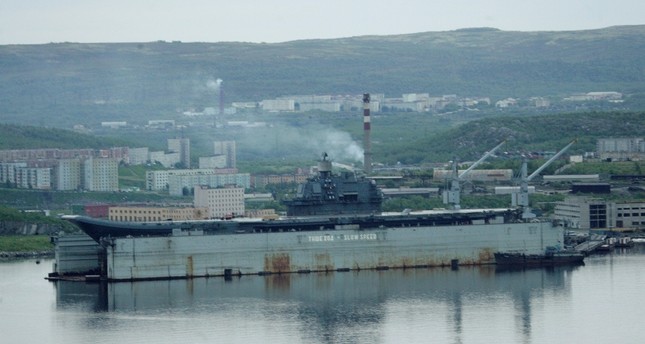A view shows the Russian aircraft carrier Admiral Kuznetsov at a shipyard in the town of Roslyakovo near Murmansk, Russia June 19, 2006. (Reuters Photo)