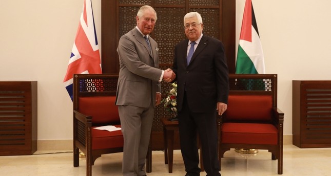 محمود عباس للأمير تشارلز: نأمل اعتراف بريطانيا بدولة فلسطين