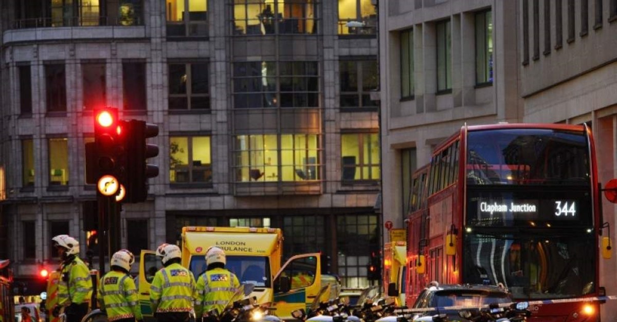 Police and emergency vechiles gather at Leadenhall near London Bridge in central London, on November 29, 2019 after reports of shots being fired on London Bridge. (AFP Photo)