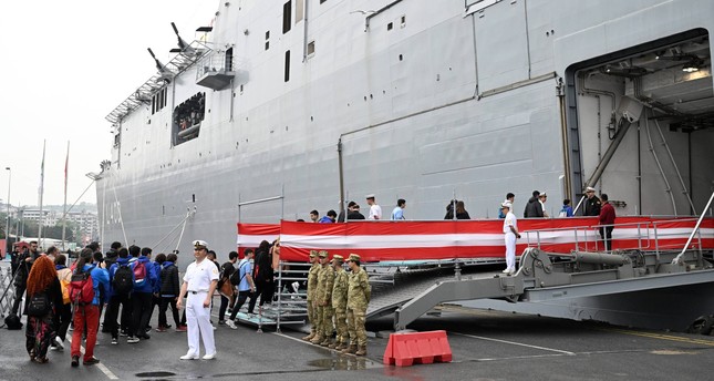 سفينة TCG Anadolu أكبر سفينة حربية تركية تستأنف استقبال زوارها في إسطنبول17-5-2023 صورة: الأناضول