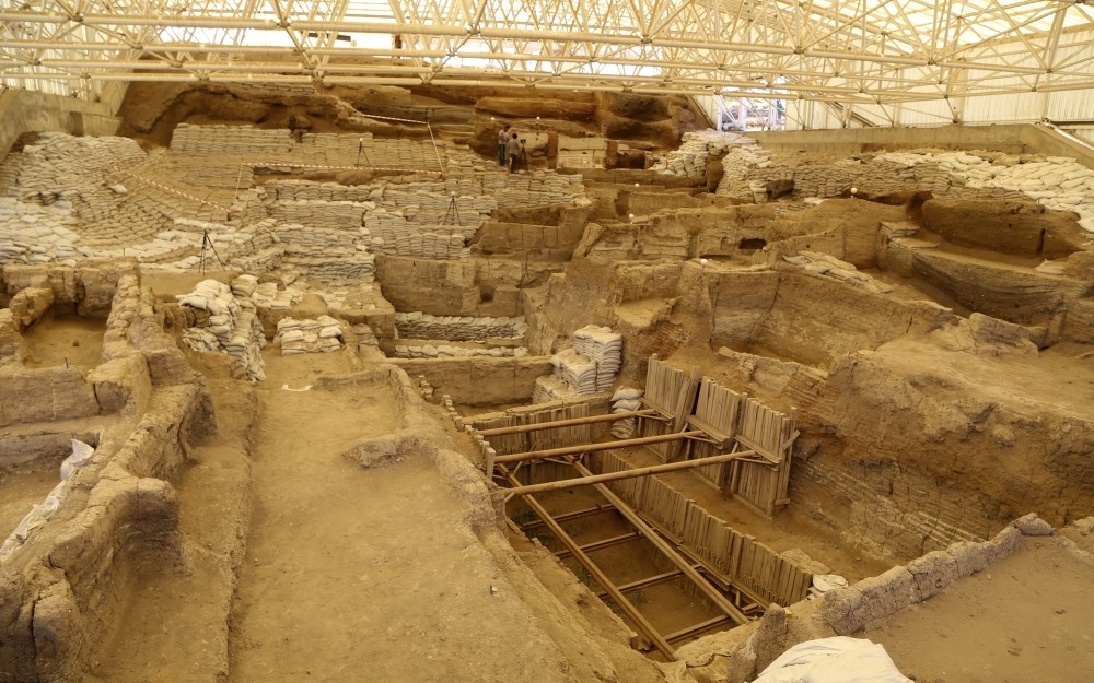 Archaeologists working at the ancient site conduct research in various fields like the social life, food and clothing of the people who used to live in 9,000-year-old adobe houses built adjacently with doors in the roofs.