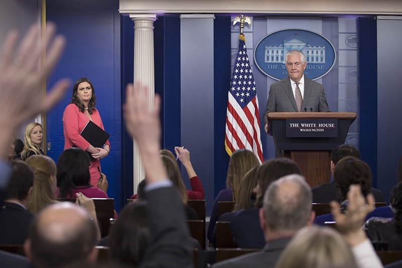 US Secretary of State Rex Tillerson (R) participates in a news conference with White House Press Secretary Sarah Huckabee Sanders (L) at the White House in Washington, DC, Nov. 20 2017. (EPA Photo)