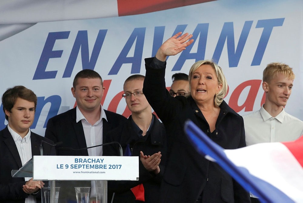 Marine Le Pen waves to supporters as she attends a political rally in Brachay, northern France, September 9, 2017. (REUTERS Photo)