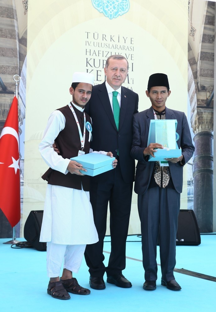 President Erdogan Awards Quran Reciters At International Contest