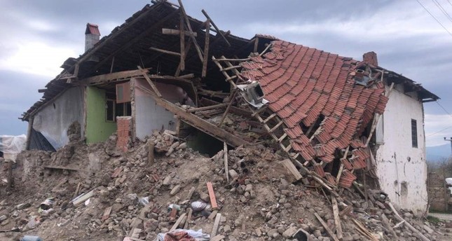 A house collapsed in an earthquake of 4.9 magnitude in Ac?payam district of Denizli, Mar. 31, 2019. (AA Photo)