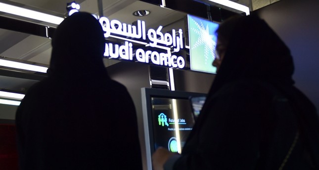 أرباح أرامكو السعودية تهبط إلى النصف بضغط تراجع أسعار ومبيعات النفط