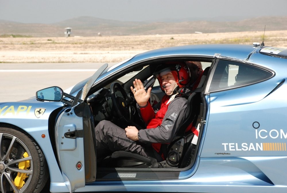 Metin u015eentu00fcrk broke the record for the fastest blind driver in a Ferrari at an empty airport in 2010.
