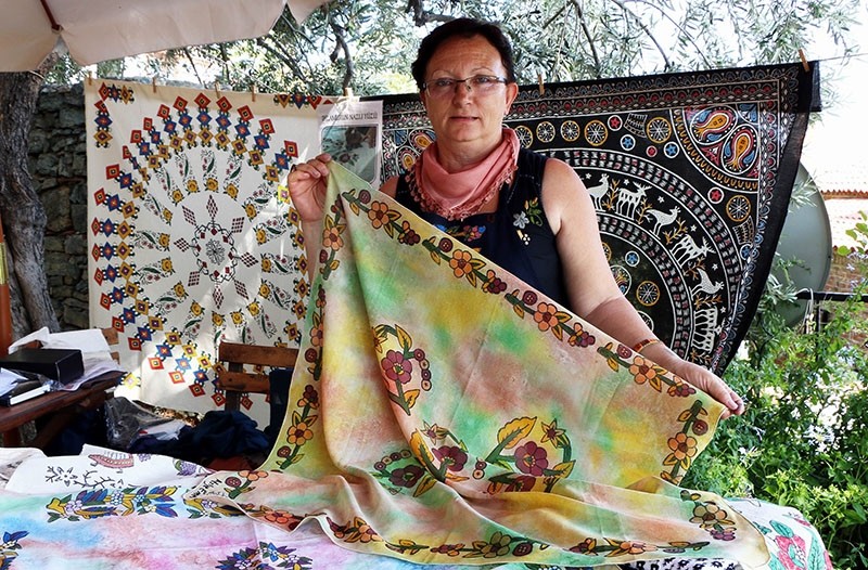 Dedicated artist Emel Ardahanlu0131 posing with fabric imprinted with Tokat-style printmaking (IHA Photo)