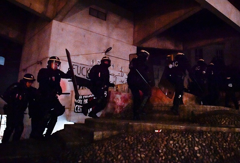 Police break up a protest camp at the Tolbiac campus, part of the prestigious Sorbonne University, on April 20, 2018, in Paris. (AFP Photo)