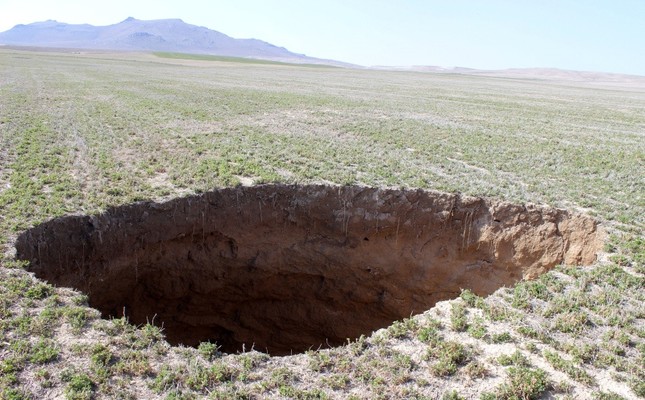 2 Giant Sinkholes Open Up In Turkey S Central Konya Province