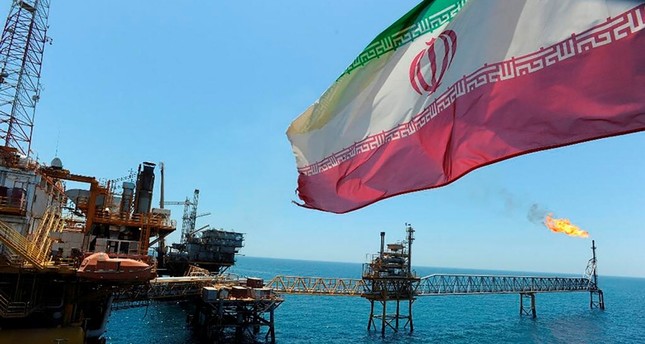 واشنطن تسمح لـ8 دول بالاستمرار في استيراد النفط الإيراني