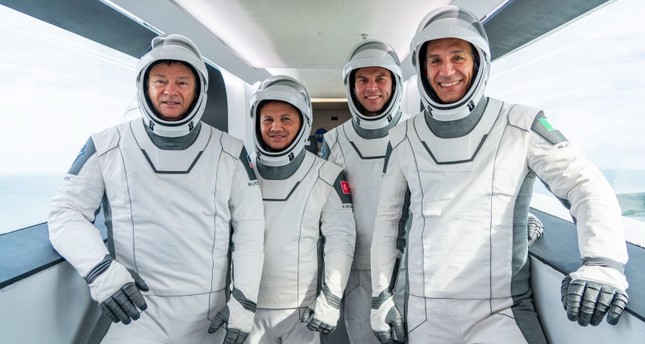 طاقم مهمة أكسيوم ميشن 3  يضم التركي غزر أوجي، ورائد الفضاء السابق بالوكالة الأمريكية ناسا لوبيز أليغريا والإيطالي والتر فيلادي والسويدي ماركوس واندت.​​​​​​​​ صورة: الأناضول