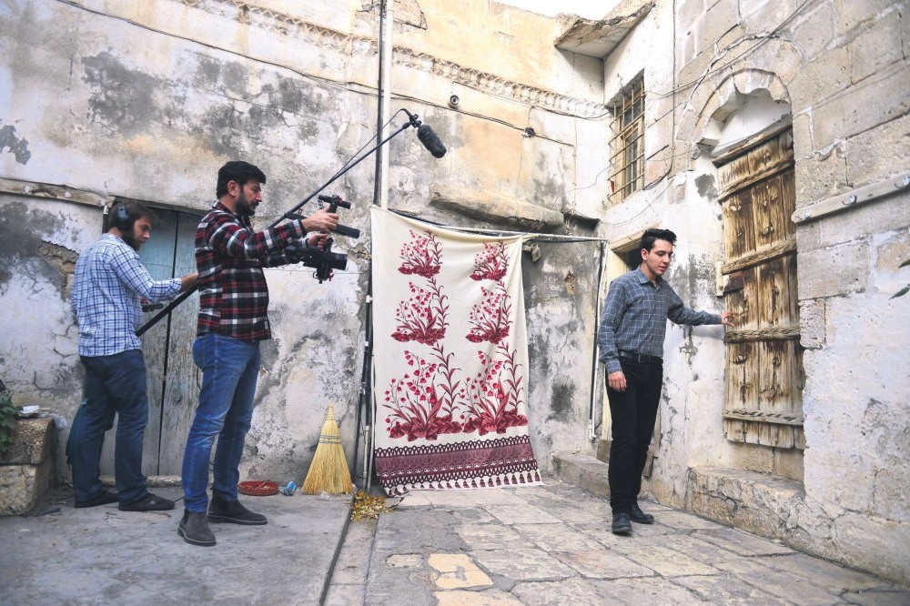 As u015eanlu0131urfa has a quite similar geographic and architectural look, directors tend to shoot films about Aleppo or Syria in u015eanlu0131urfa. 