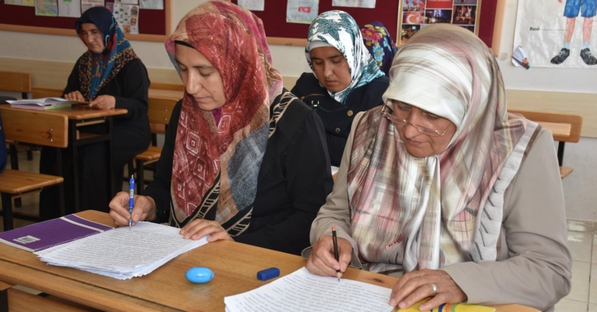 Literacy classes change the lives of thousands of Turkish women | Daily