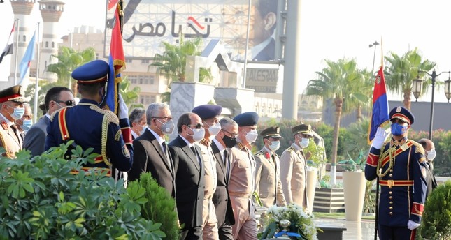 الرئيس المصري في جنازة أرملة الرئيس حسني مبارك رويترز