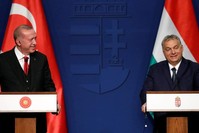 President Recep Tayyip Erdo?an (L) and Hungarian Prime Minister Viktor Orban hold a news conference in Budapest, Nov. 7, 2019. (Reuters Photo)