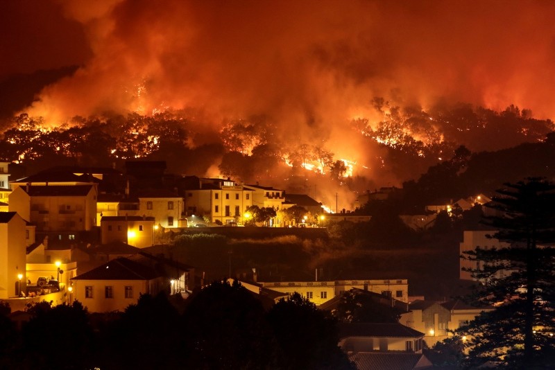 A forest fire burns on a hill in Monchique, Portugal, Aug. 5, 2018. (EPA Photo)