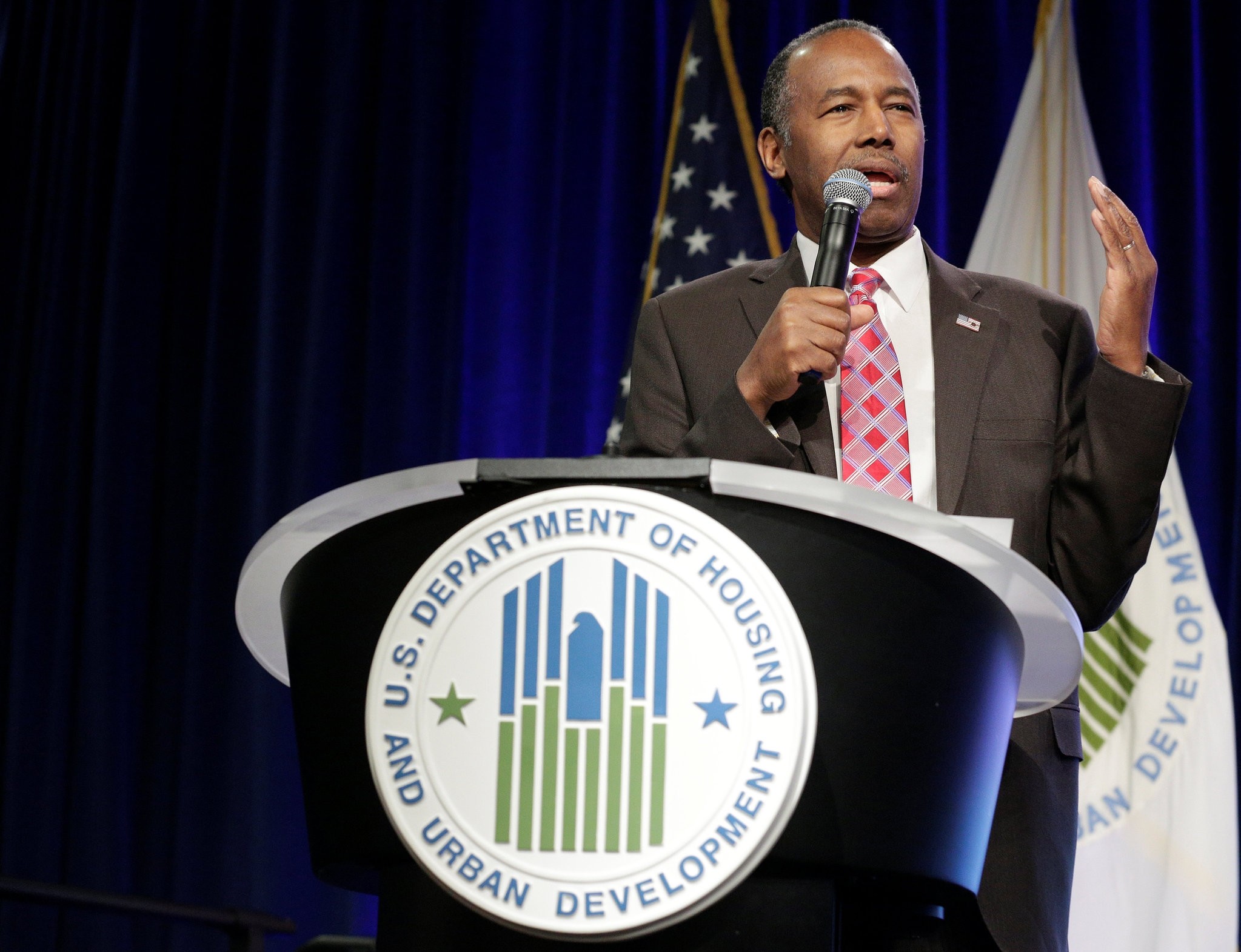 Secretary of Housing and Urban Development Ben Carson speaks to employees of the agency in Washington, U.S., March 6, 2017. (REUTERS Photo)
