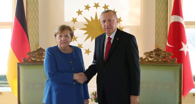 وزير الداخلية الألماني: ميركل ستهاتف أردوغان حول الهجوم الإرهابي العنصري