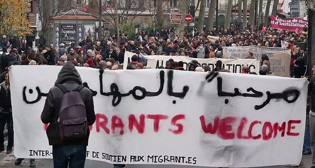 مظاهرة في باريس تطالب بفتح الأبواب أمام اللاجئين