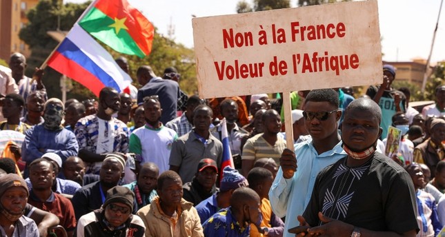 مسيرة داعمة للقائد العسكري الجديد لبوركينا فاسو إبراهيم تراوري تطالب برحيل السفير الفرنسي، واغادوغو، بوركينا فاسو ، 20 يناير 2023 الفرنسية