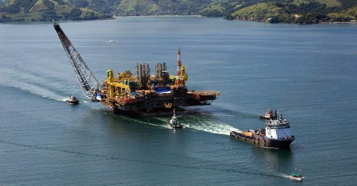 This file photo taken on August 21, 2008 shows a view of the Petrobras P-51 semi-submersible off-shore oil platform construction site at the Brasfelf shipyard in Angra dos Reis, 180 km south of Rio de Janeiro, Brazil. (AFP Photo)
