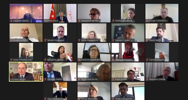وزير الصحة التركي فخرالدين قوجة في اجتماع عبر الفيديو مع سفراء 26 دولة من بلدان الاتحاد الأوروبي الأناضول
