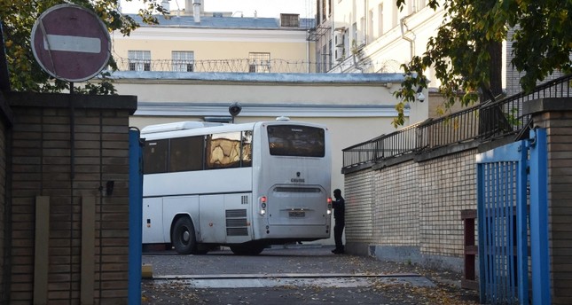 حافلة تقل الأسرى الأوكرانيين تغادر سجن ليفورتوفو بموسكو