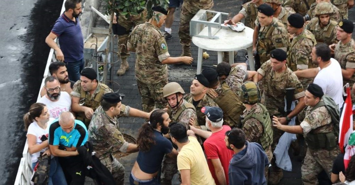 Anti-government protesters scuffle with Lebanese soldiers in the area of Jal al-Dib, Beirut, Oct. 23, 2019. (AFP Photo)