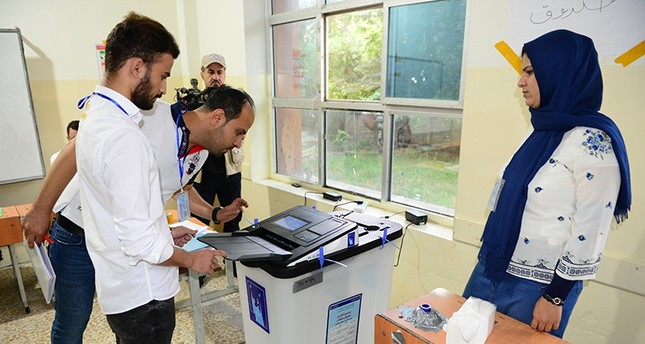 الناخبون العراقيون يبدؤون التصويت وعملية الاقتراع تسير بسلاسة