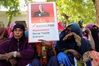 Somali women chant slogans and hold placards as they protest against the terrorist group al-Shabaab at the General Kahiye Police Academy in Mogadishu, Jan. 2, 2020. (AFP Photo)