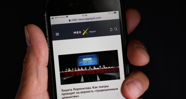موقع MBKh Media الإخباري في موسكو. إغلاق منفذين إخباريين ومجموعة مساعدة قانونية يدعمها أحد كبار منتقدي الكرملين في روسيا بعد أن حجبت السلطات مواقعهم الإلكترونية AP