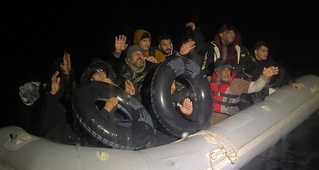 صورة أرشيفية لمهاجرين دفعتهم اليونان للعودة للمياة الإقليمية التركية الأناضول