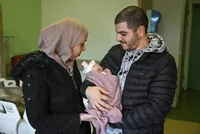 رقية الفلسطينية.. رضيعة مصابة بأمراض نادرة تتمسك بالحياة في تركيا