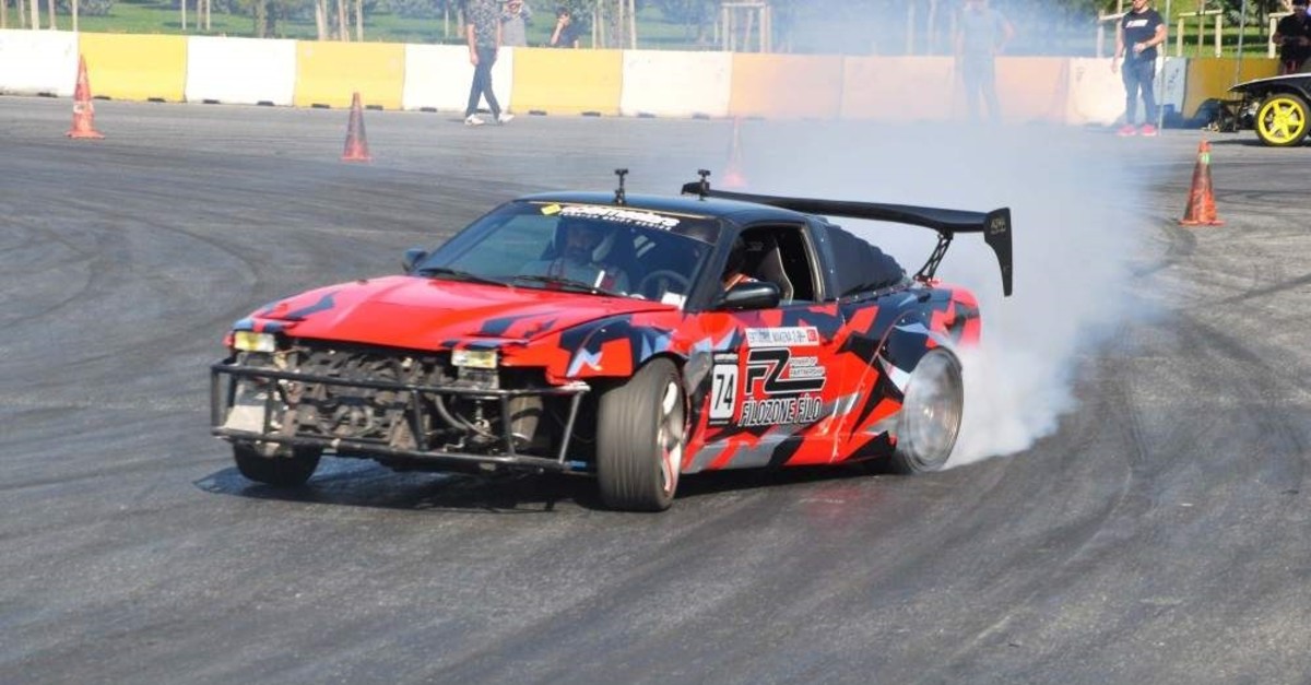 A drifter performs at the parking lot of a stadium in Istanbul, Oct. 27, 2019. (DHA Photo)