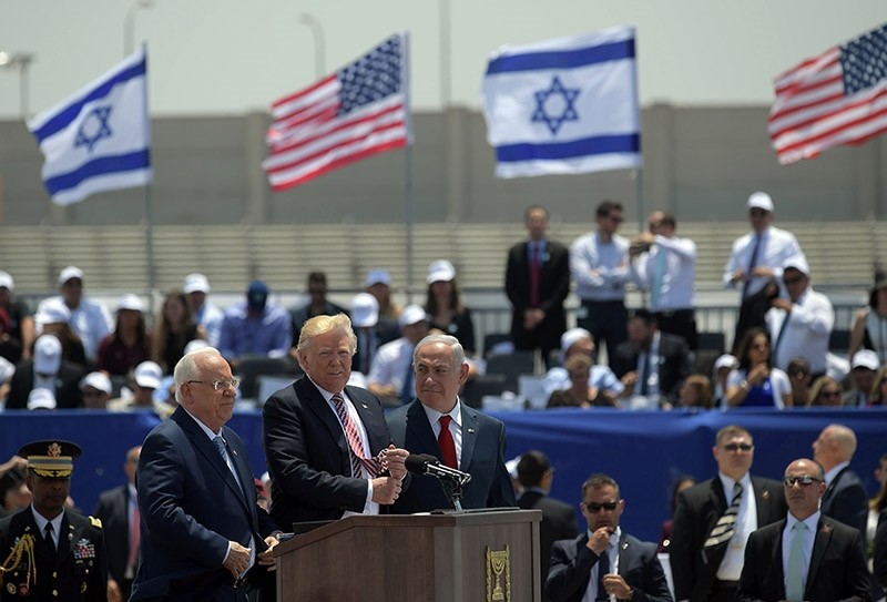US President Donald Trump (C) stand between with Israeli Prime Minister Benjamin Netanyahu (C-R) and Israeli President Reuven Rivlin (L) during a welcome ceremony upon his arrival at Ben Gurion International Airport in Tel Aviv on May 22 (AFP Photo)