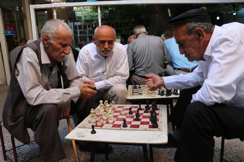 مقاه تركية تجمع عشاق الشطرنج في منافسات محببة Daily Sabah Arabic