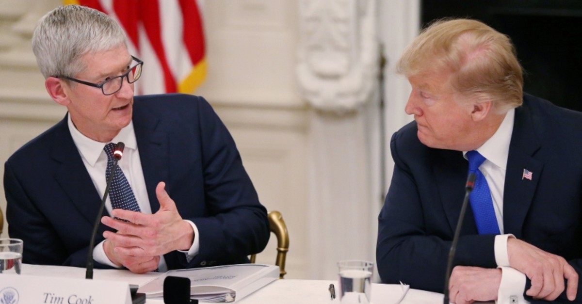 Apple CEO Tim Cook talks with U.S. President Donald Trump as they participate in an American Workforce Policy Advisory Board meeting in the White House State Dining Room in Washington, U.S., March 6, 2019. (Reuters Photo)
