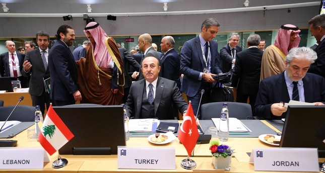 وزير الخارجية التركي، مولود تشاوش أوغلو أثناء مشاركته بمؤتمر دعم مستقبل سوريا والمنطقة في بروكسل  الأناضول