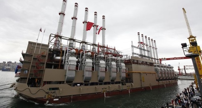 سفينتان تركيتان تزودان لبنان بالكهرباء حتى 2021