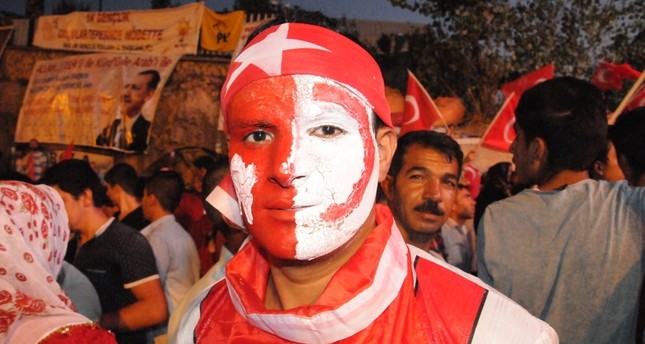 تجمع الديمقراطية والشهداء يوحّد الشعب التركي بكافة أطيافه السياسية