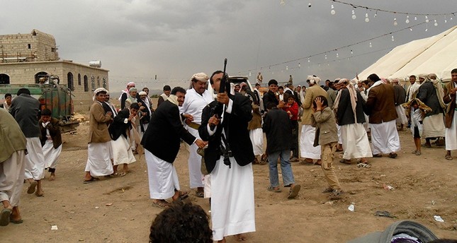 يمني يقتل بالقنابل 12 شخصاً في زفاف ابنته
