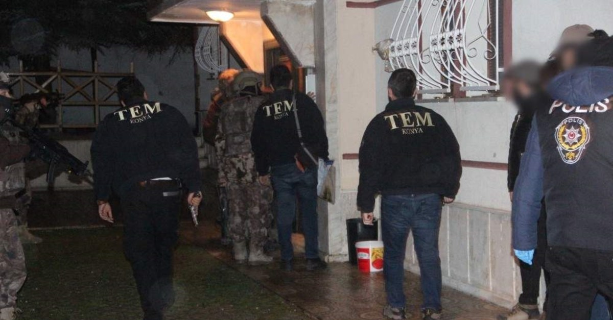 Anti-terror police units from Konya Police Department raid the house where the Daesh terrorists were detained (AA Photo)