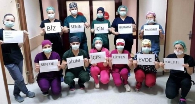 مجموعة من العاملين في القطاع الصحي التركي تدعو المواطن للبقاء في البيت الأناضول