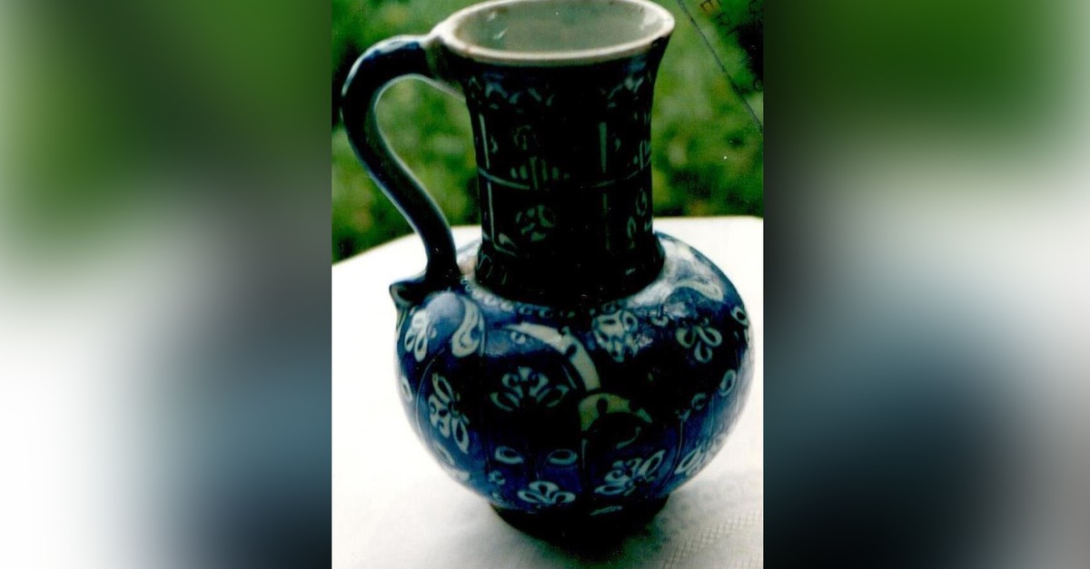 Authorities published a photo of the stolen china, warning auction houses and collectors to avoid purchasing it. (General Directorate of Cultural Heritage and Museums Photo)