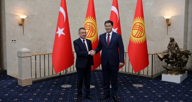 نائب أردوغان يلتقي رئيس الوزراء القرغيزي في العاصمة بيشكك